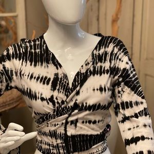 Hard tail NWOT  tie dyed wrap around waist shirt size M